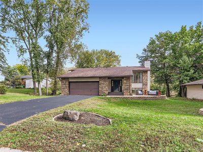 211 Woodridge Dr, Vadnais Heights, MN, 55127