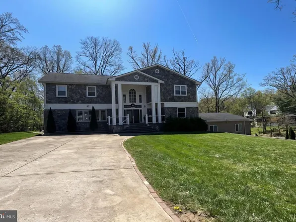 8535 Forest St, Annandale, VA 22003