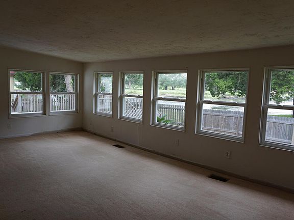 3rd image of 9729 Heckscher Dr
