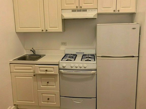 4th image of 924 3rd Ave APT 1B