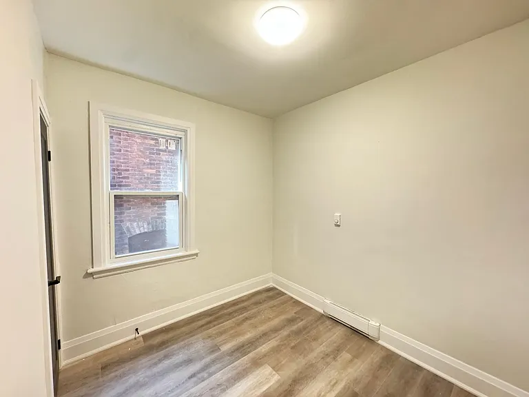 656 Main St E #5 — Photo 10