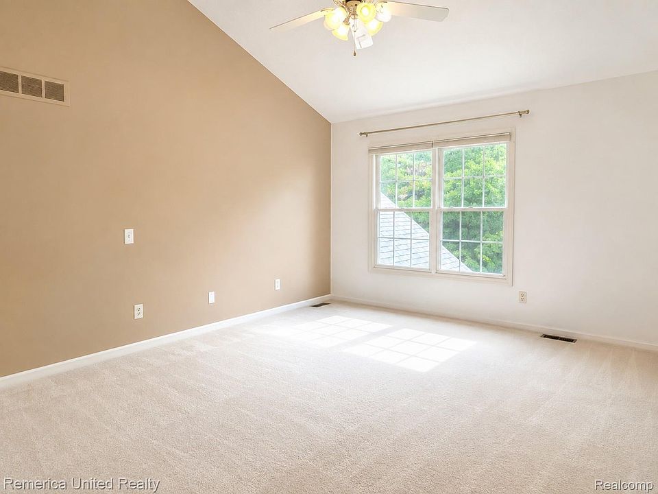 39656 Village Run Dr, photo 14
