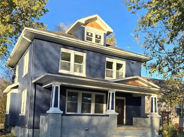 208 W Piankishaw St, Paola, KS 66071