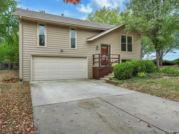 5933 SW 27th Ct, Topeka, KS 66614