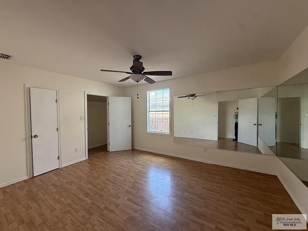 5 bed, 3.0 bath, 2025 sqft, $2,400 — Photo 2