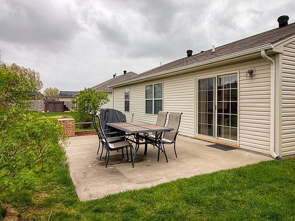 4th image of 376 Camden Cir