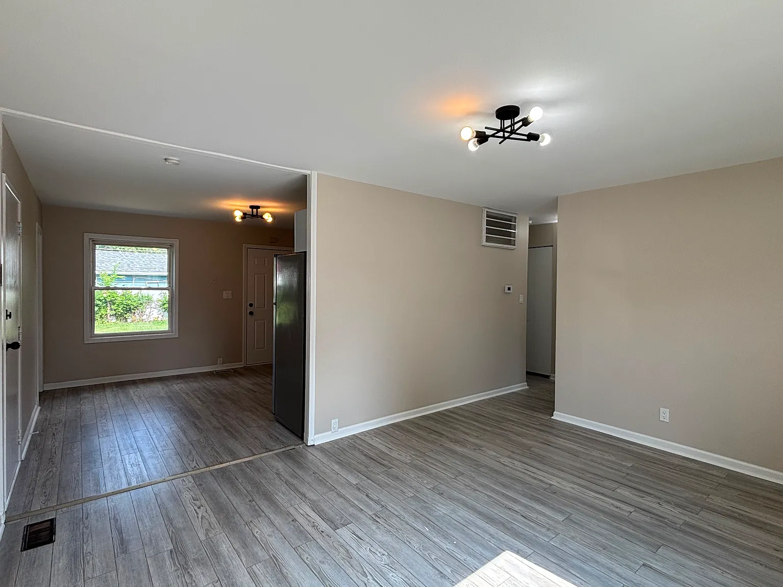 3 bed, 906 sqft, $2,400 — Photo 4