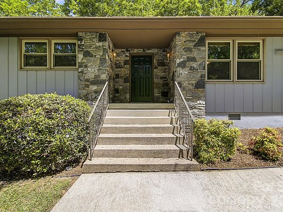 3rd image of 106 Muirfield Ct