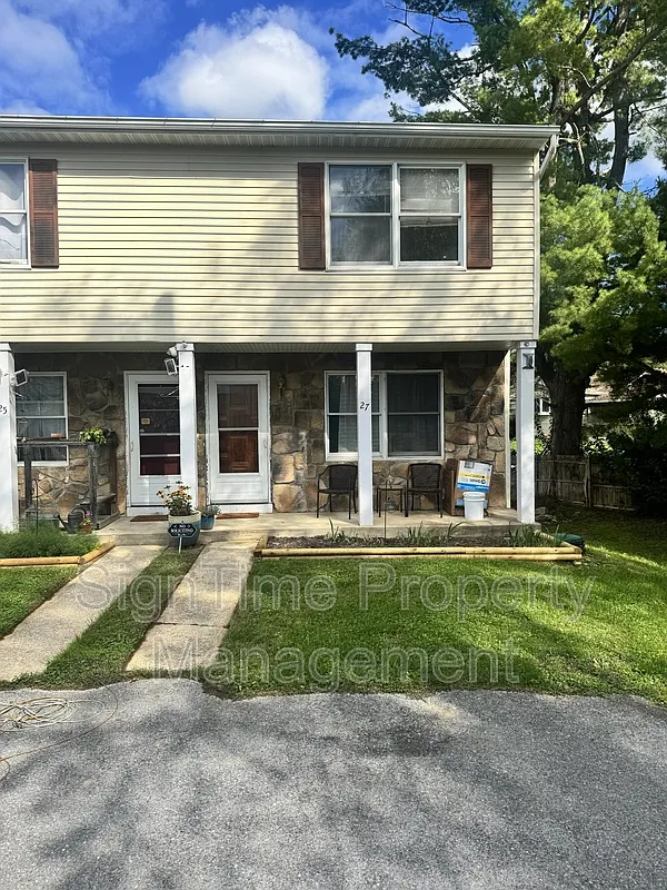 3 bed, 1.5 bath, 1400 sqft, $1,600 — Photo 1