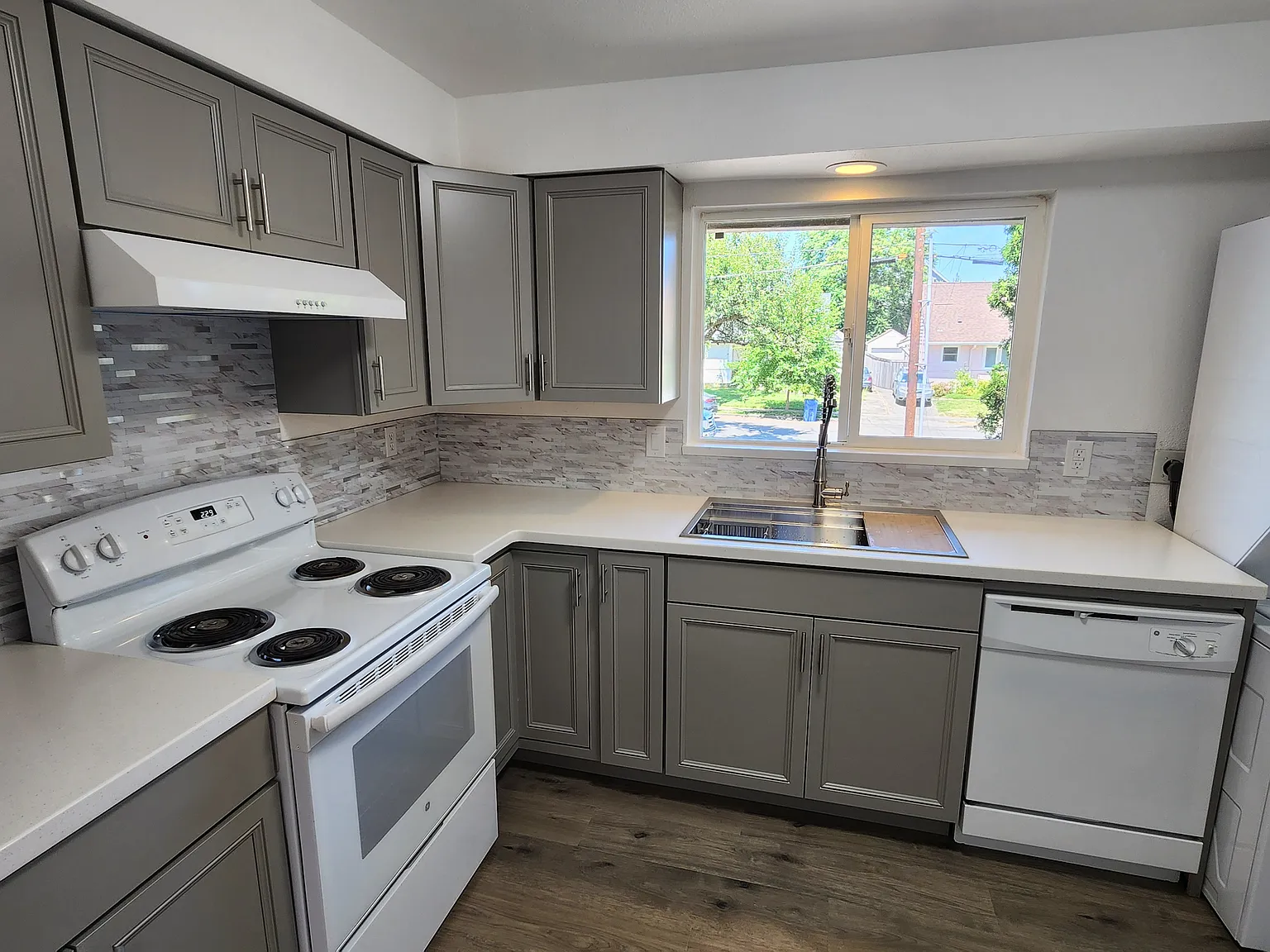 3 bed, 1.5 bath, 1216 sqft, $2,795 — Photo 1