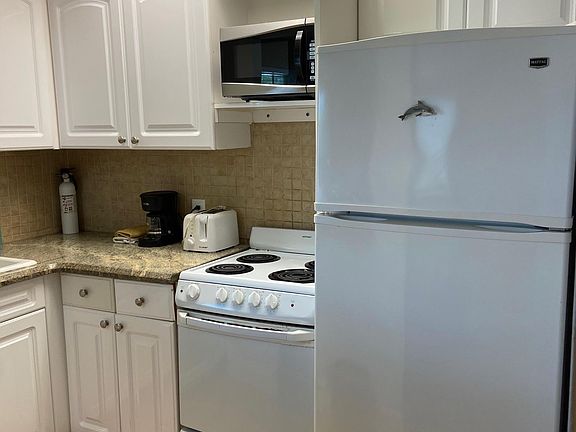 4th image of 209 NE 11th St #2