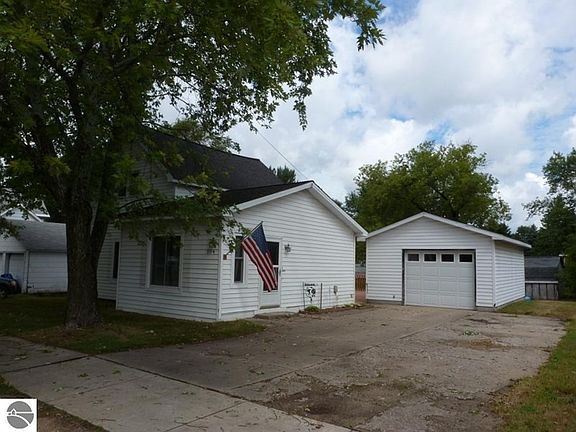 3rd image of 204 W Dresden St
