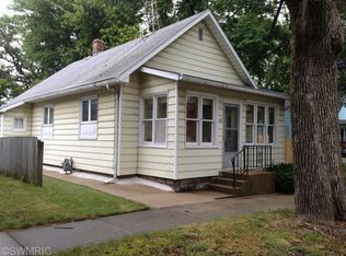 915 Wolcott Ave, Saint Joseph, MI 49085