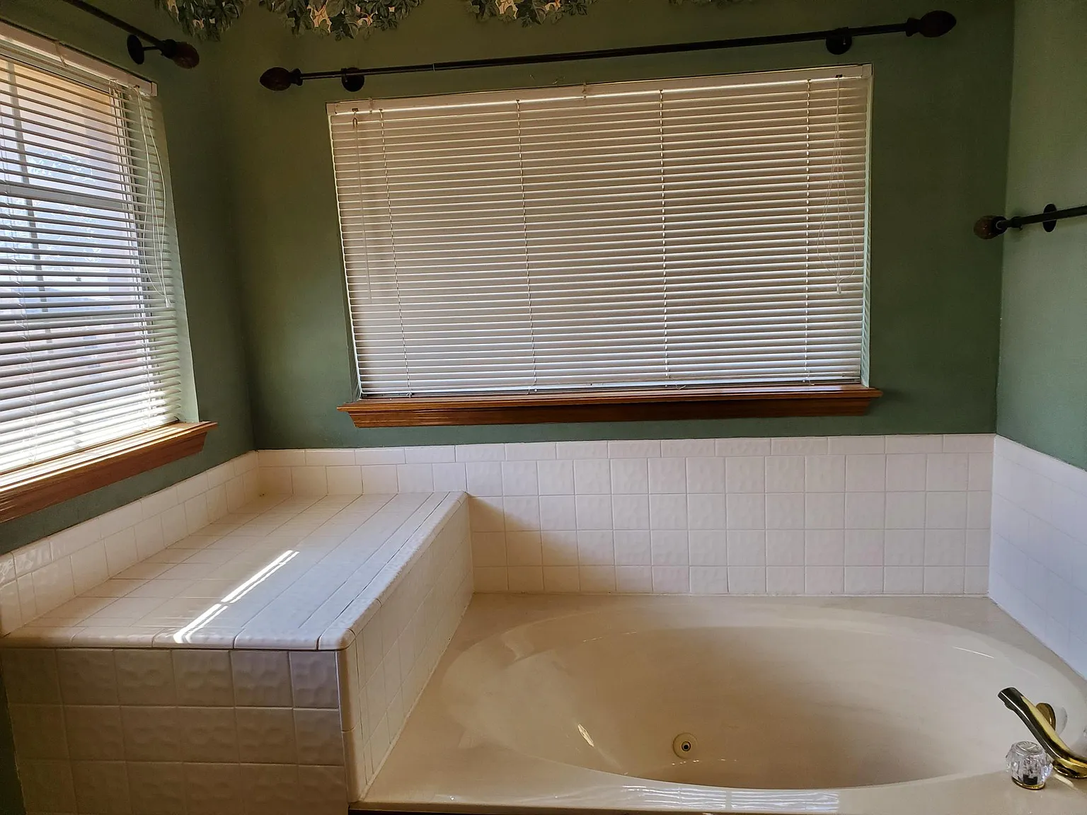 4 bed, 2609 sqft, $2,000 — Photo 2