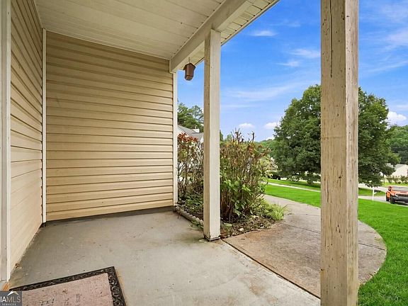 3rd image of 1105 Poplar Ln