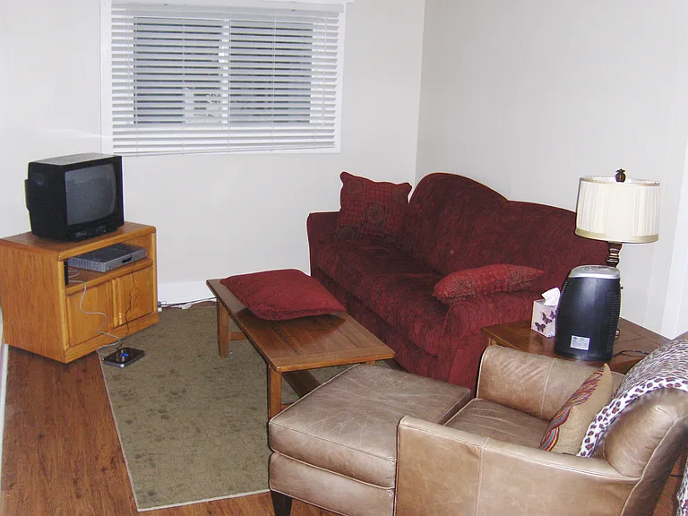 902 W Oak St #1 — Photo 2