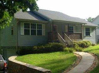 30 Horton Dr, Candler, NC 28715