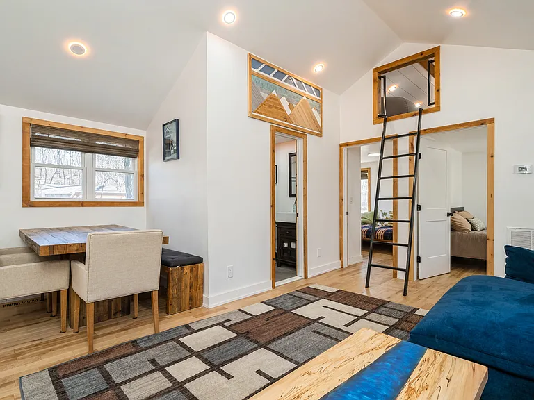100 Poplar Ln — Photo 2
