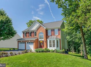 1518 Summerset Pl, Herndon, VA 20170