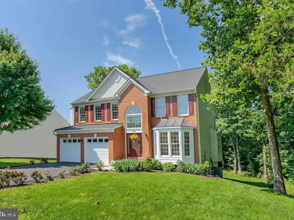 1518 Summerset Pl, Herndon, VA 20170