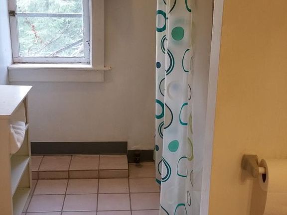 Bathroom 0
