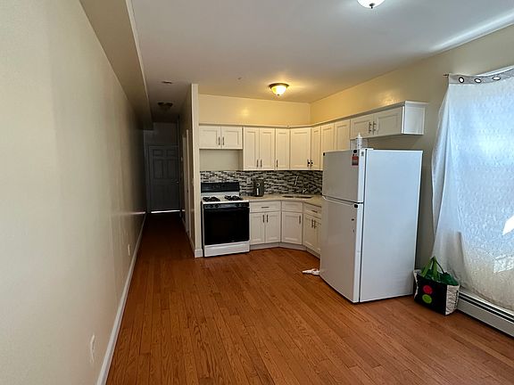 4th image of 14612 Lakewood Ave Unit 1