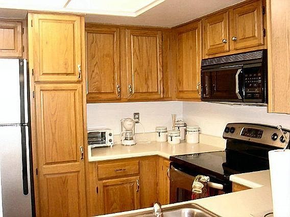 5th image of 6565 N Green Bay Ave Unit 201