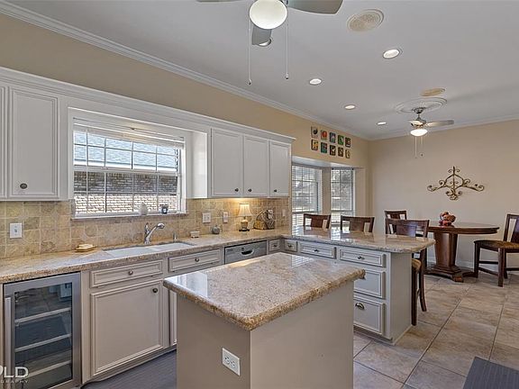 4th image of 157 Southwood Dr