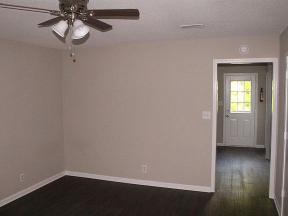 3rd image of 1721 Baltimore Dr APT D