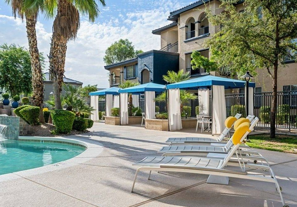 Pool Side Lounge