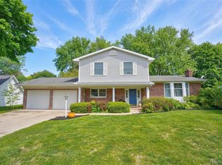 1070 Woodview Dr, Flint, MI 48507
