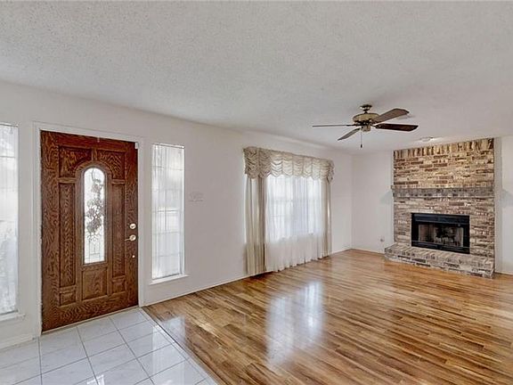 5th image of 5022 Castle Hill Dr