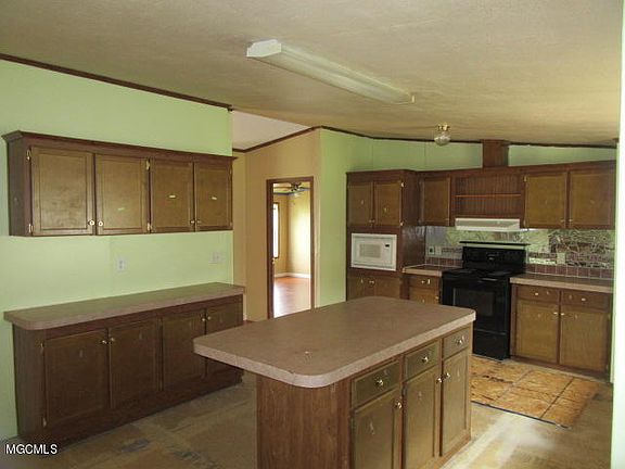 5th image of 13921 Briarwood Dr