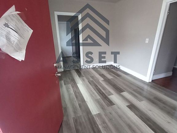 3rd image of 1722 NE 20th St