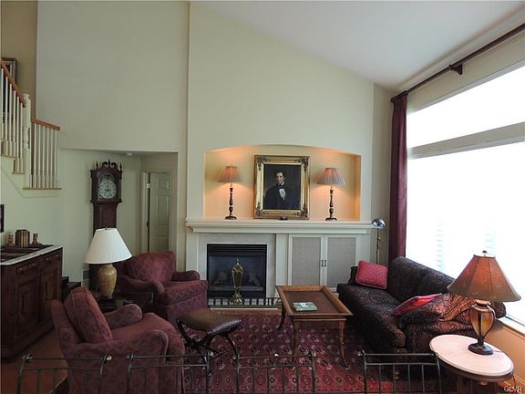 2nd image of 2305 Hollow View Dr
