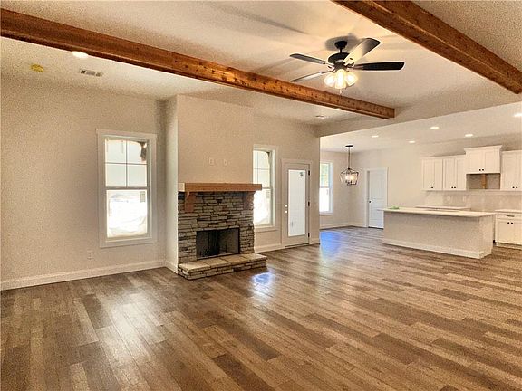 5th image of 135 Jenkins Rd