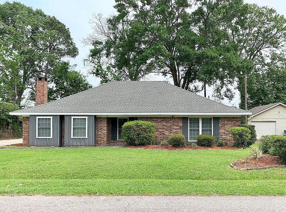 1st image of 104 N William Dr