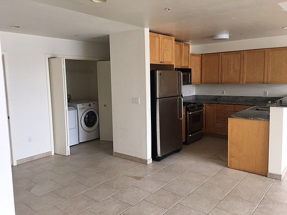 3rd image of 2141 26th St Unit 201