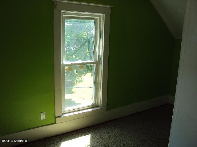 1st image of 450 E Division St