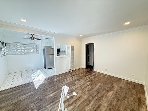 3rd image of 3753 S Barrington Ave #5