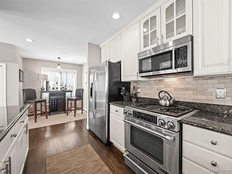 342 E Frank St — Photo 8