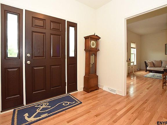 5th image of 24 Walden Cir