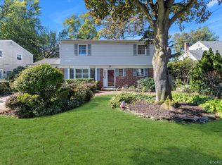 23 Skyview Place, Melville, NY 11747