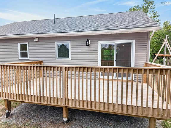 2nd image of 165 Ostrea Lake Rd