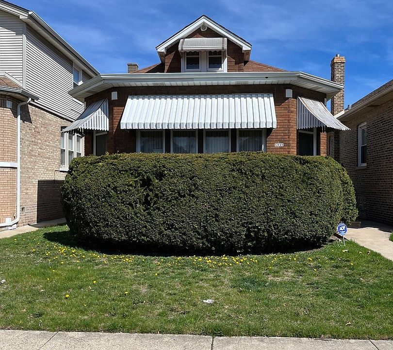2nd image of 5940 W Roscoe St