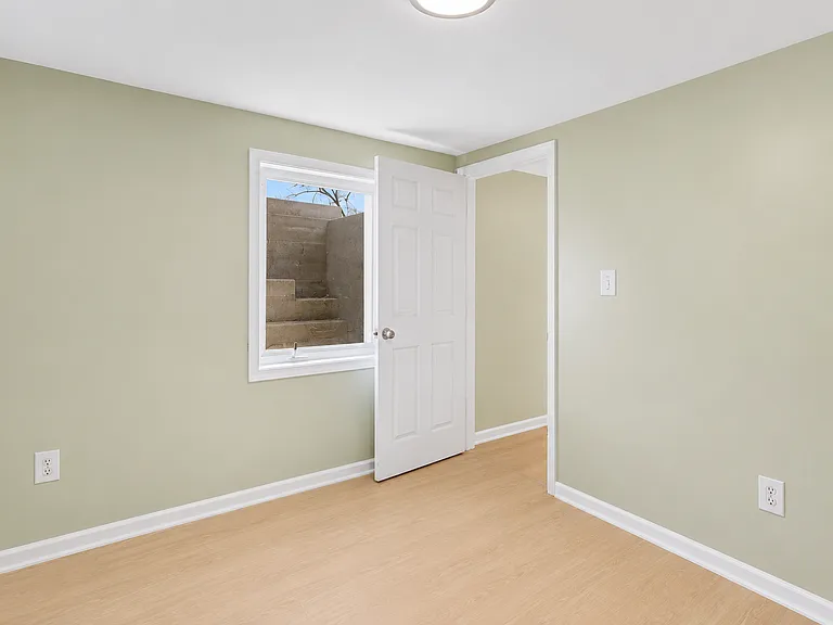 1405 Matthews Dr — Photo 8