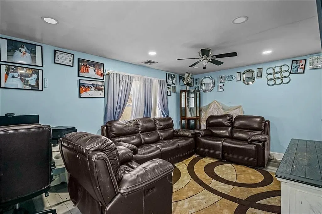 4 bed, 2.0 bath, 1120 sqft, $2,600 — Photo 1