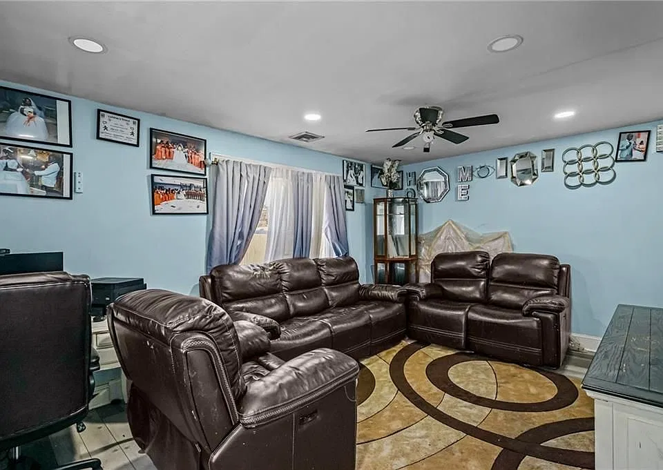30 Touro St
