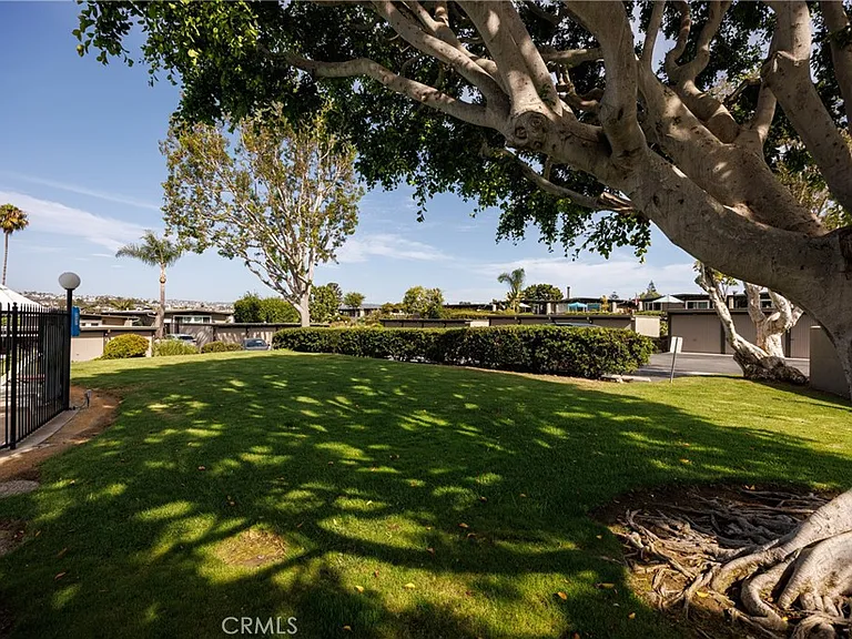 228 Del Gado Rd — Photo 34