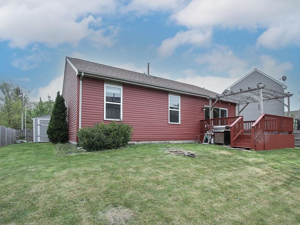 2nd image of 220 S Wildrose Ct